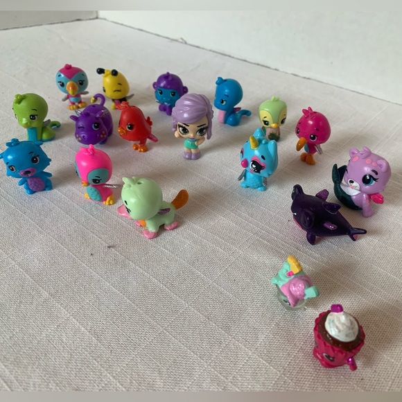 HATCHIMALS Lot of assorted Hatchimals plus 2 Shopkins - Picture 1 of 4